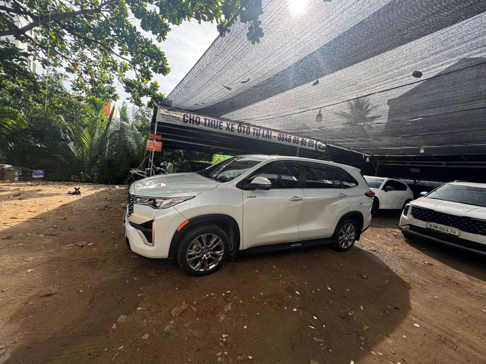 Đội ngũ PrimeCar hỗ trợ khách hàng thuê xe Tết 2026