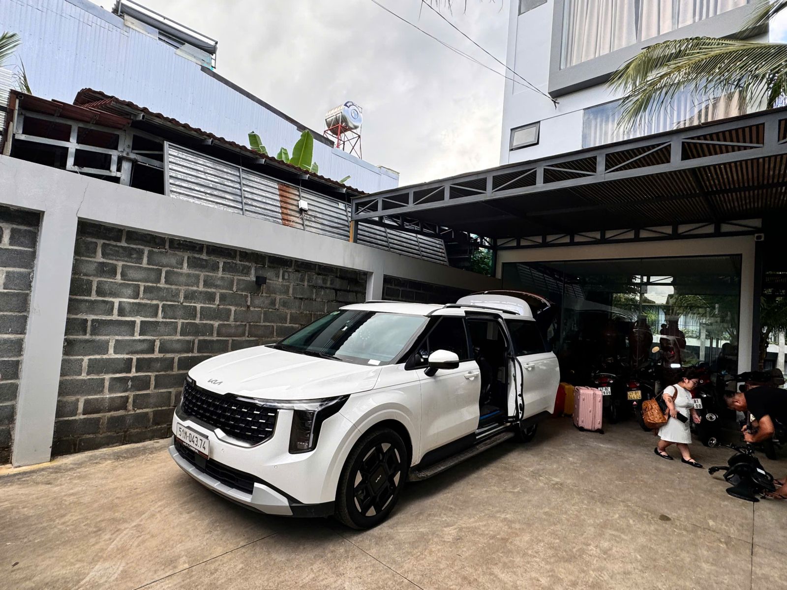 Cơ sở cho thuê xe tự lái Carnivar giá rẻ gần đây tại Quận 7 và Quận 8