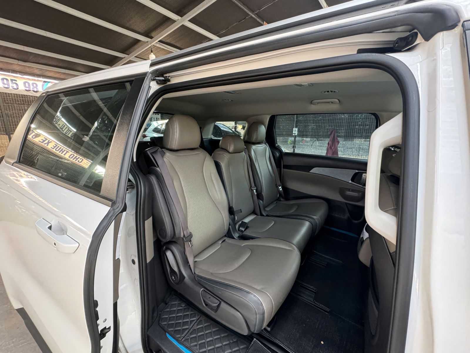 Cho thuê xe Kia Carnival